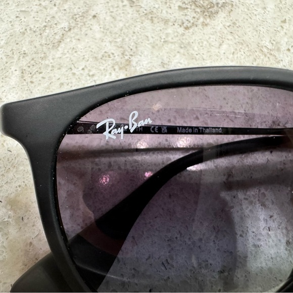 Ray Ban Erika Classic style sunglasses. Grey gradient lenses - Picture 2 of 5